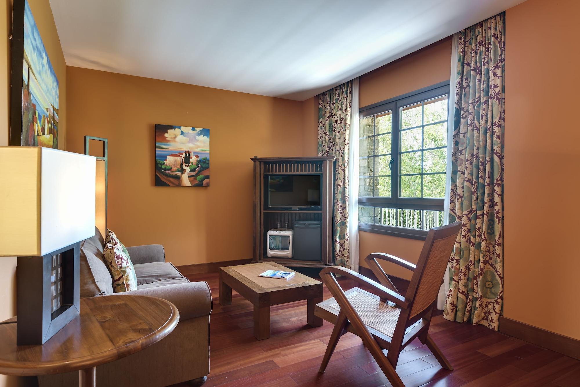 Hotel & Spa Monasterio De Boltana Luaran gambar A living room