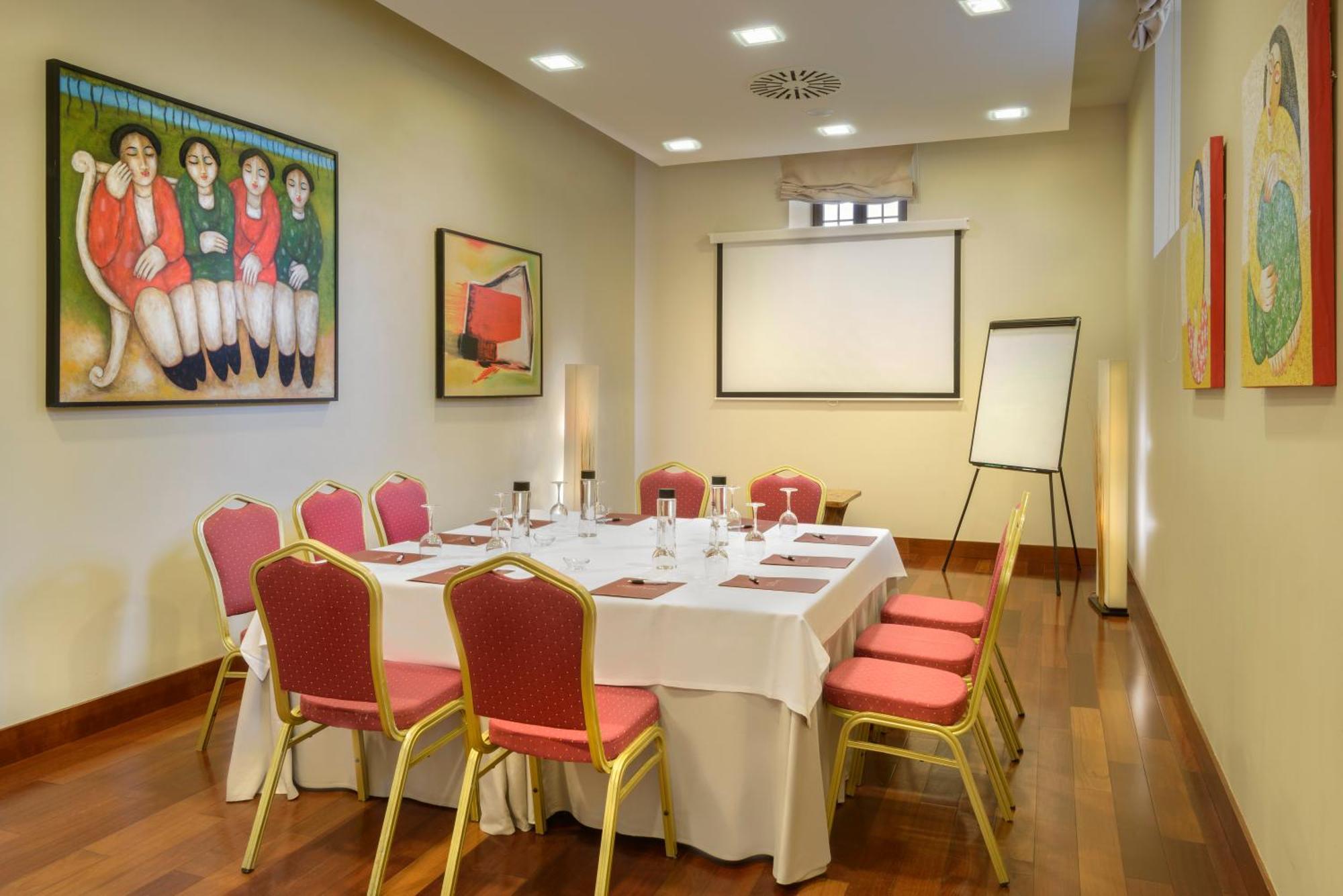 Hotel & Spa Monasterio De Boltana Luaran gambar Meeting room