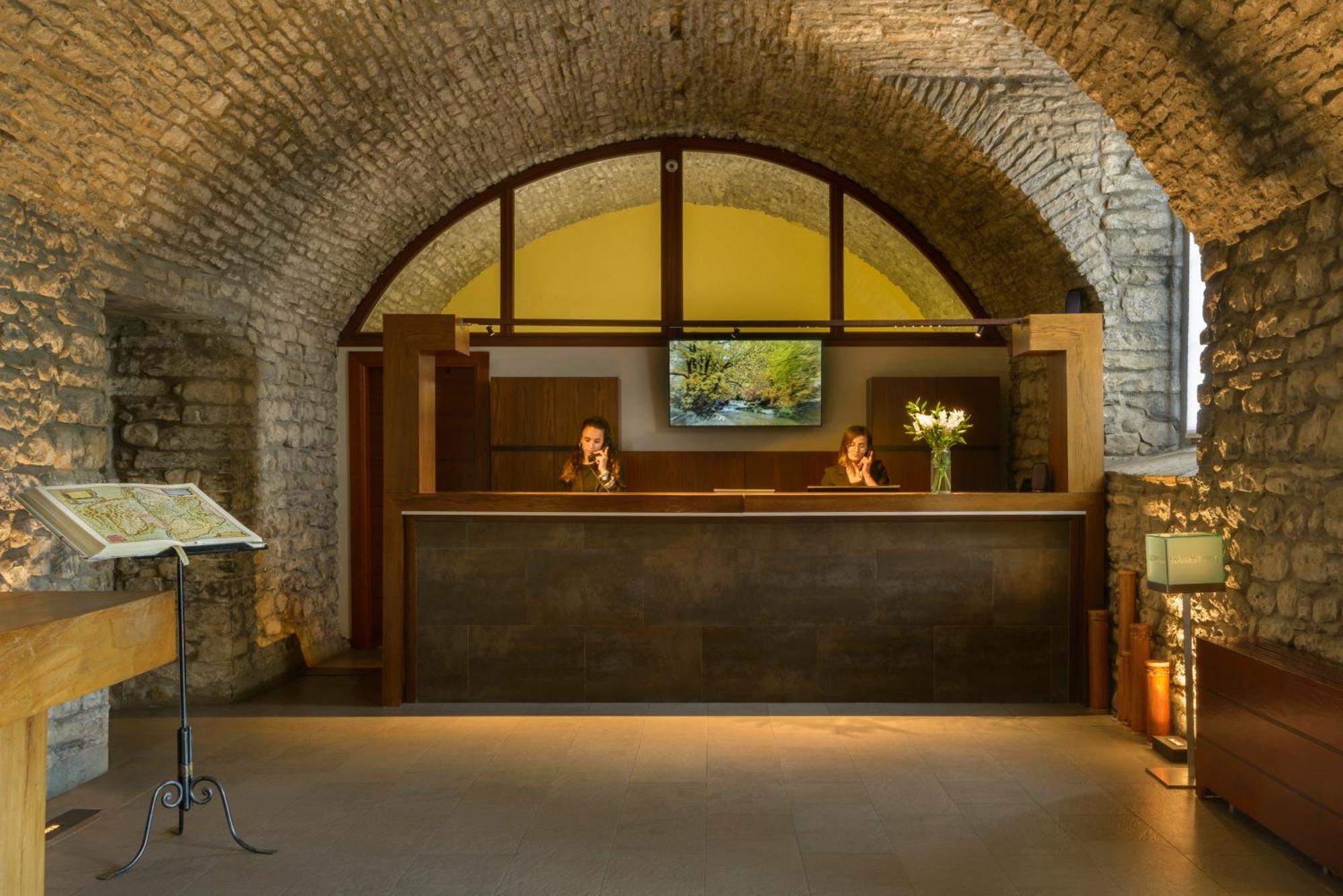 Hotel & Spa Monasterio De Boltana Luaran gambar Reception at the hotel