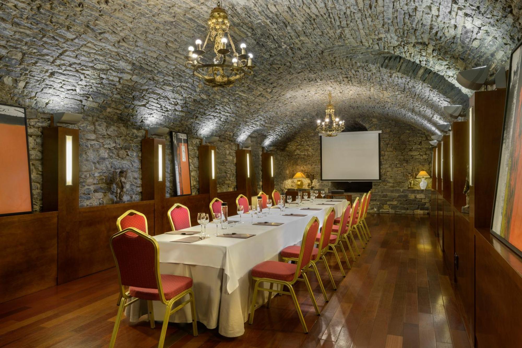 Hotel & Spa Monasterio De Boltana Luaran gambar The Long Room