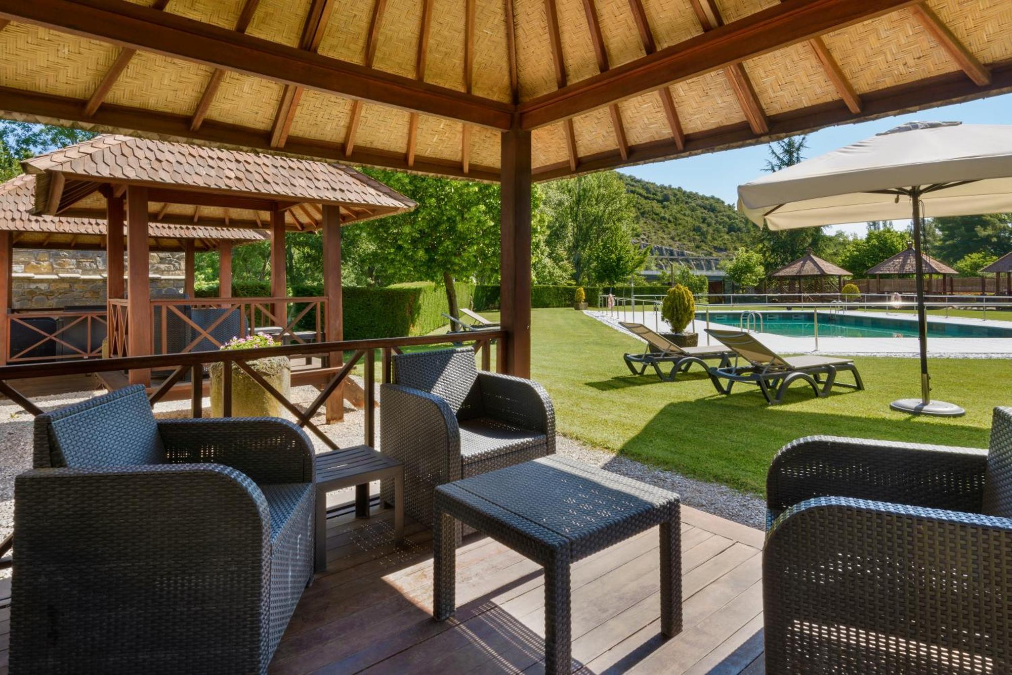 Hotel & Spa Monasterio De Boltana Luaran gambar The resort's pool