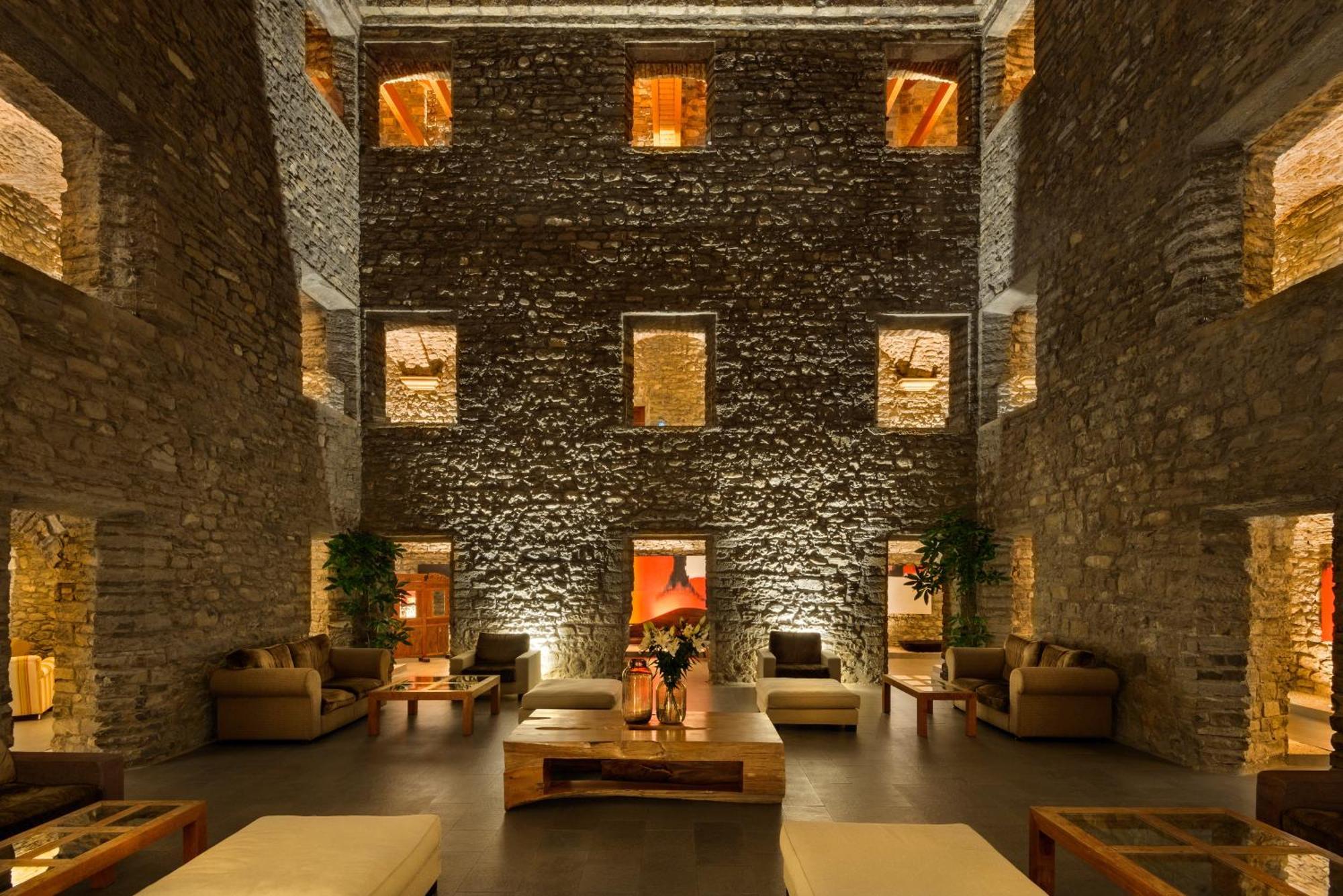 Hotel & Spa Monasterio De Boltana Luaran gambar The lobby of the hotel