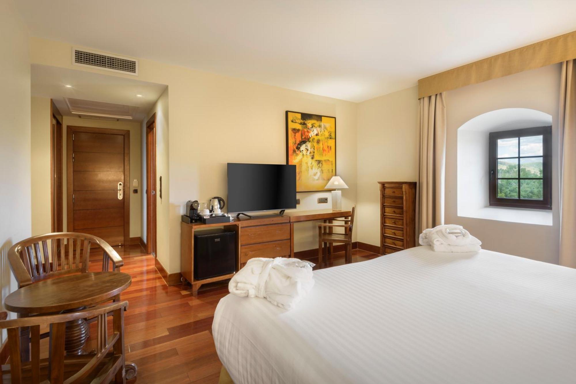 Hotel & Spa Monasterio De Boltana Luaran gambar A room at the hotel