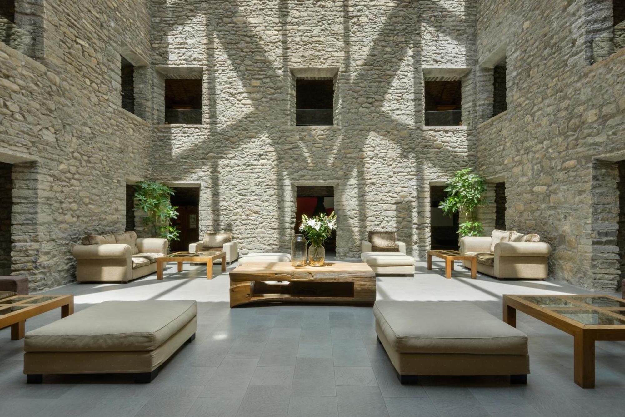 Hotel & Spa Monasterio De Boltana Luaran gambar Interior of the hotel