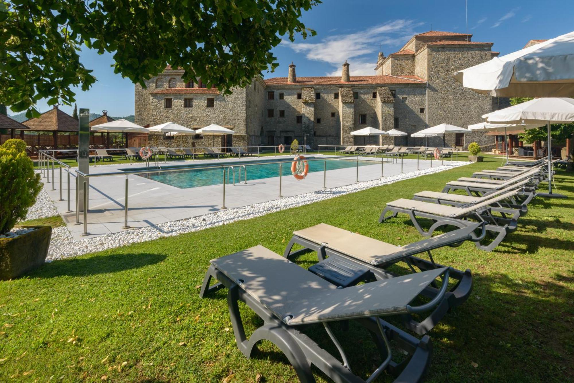 Hotel & Spa Monasterio De Boltana Luaran gambar The swimming pool at the hotel