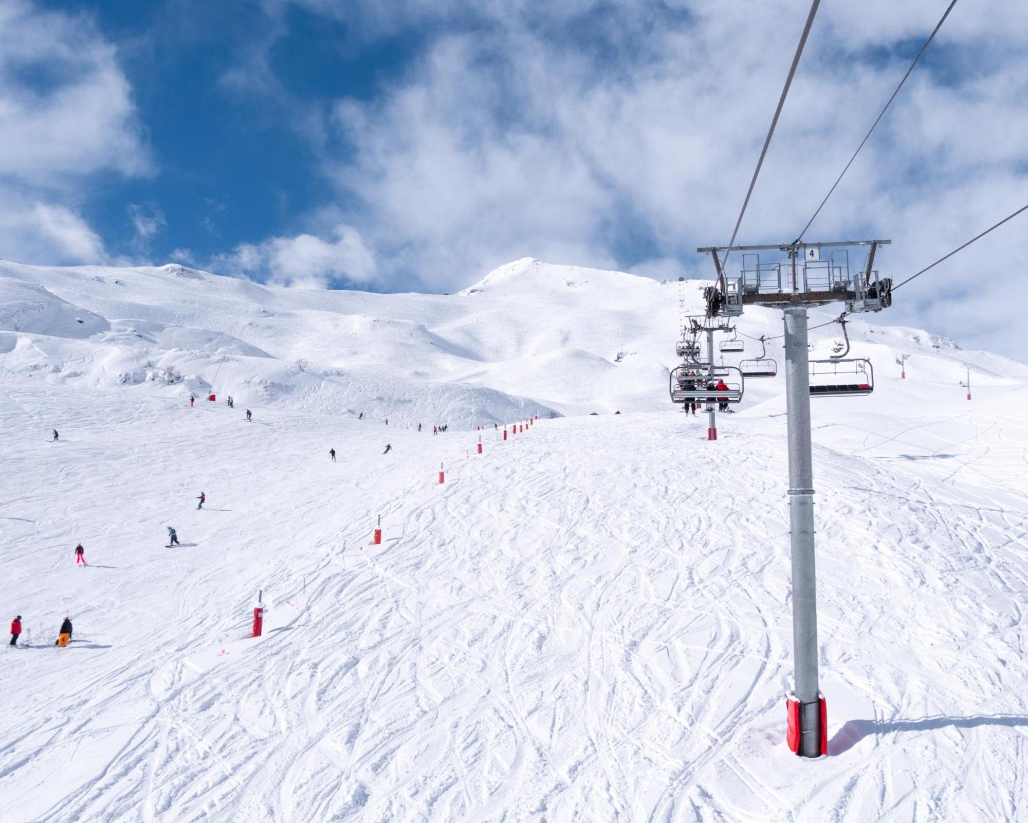 Hotel & Spa Monasterio De Boltana Luaran gambar Ski lift in the resort